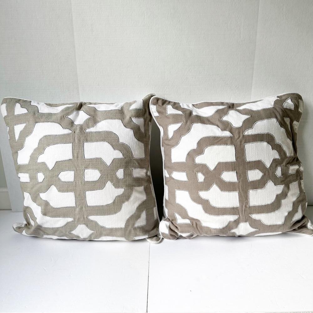 Like new two 22 “ Z Gallerie linen decorative pillow covers only